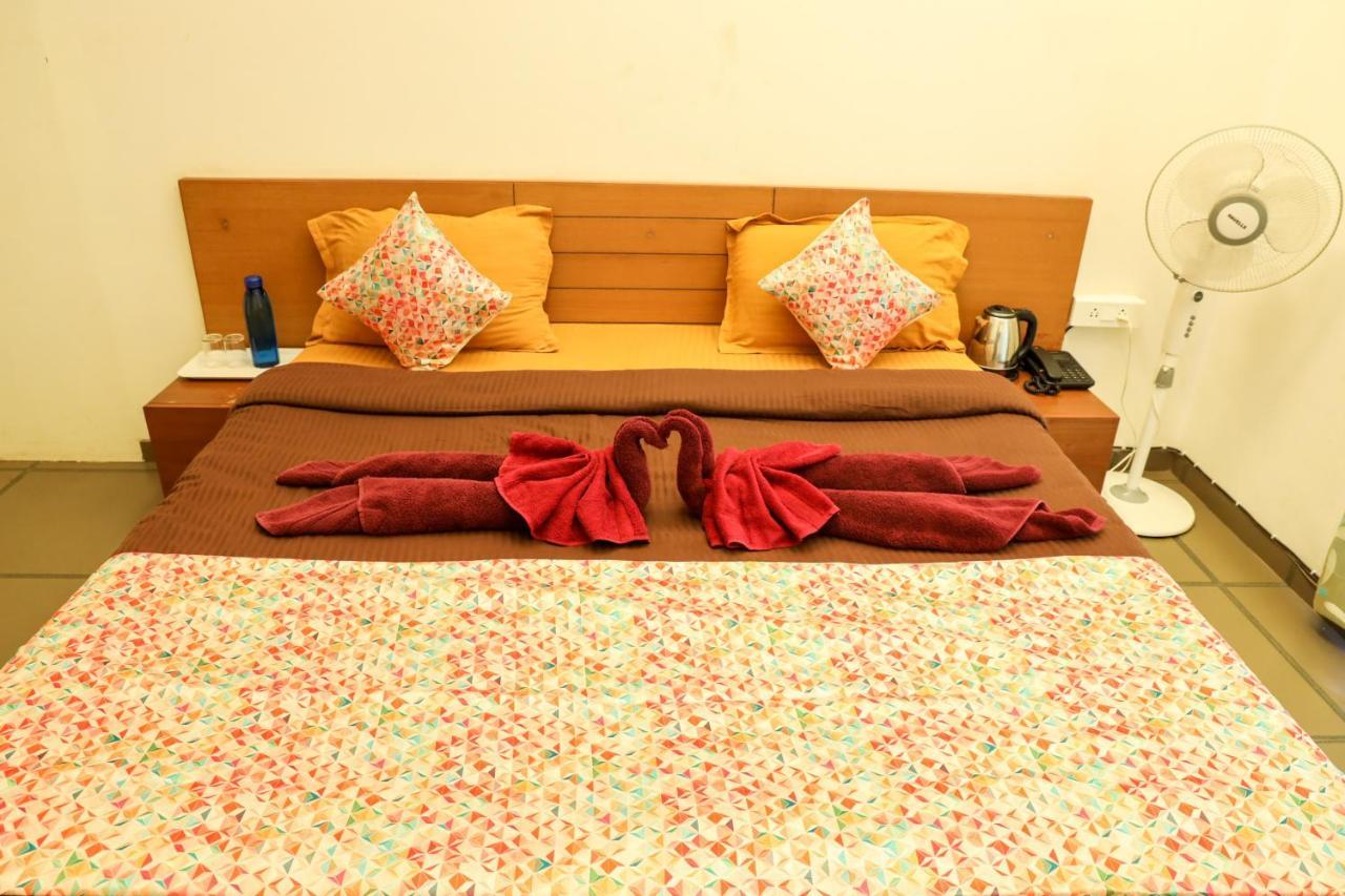 Surya Kiran Miramar Bed & Breakfast Panaji Bagian luar foto