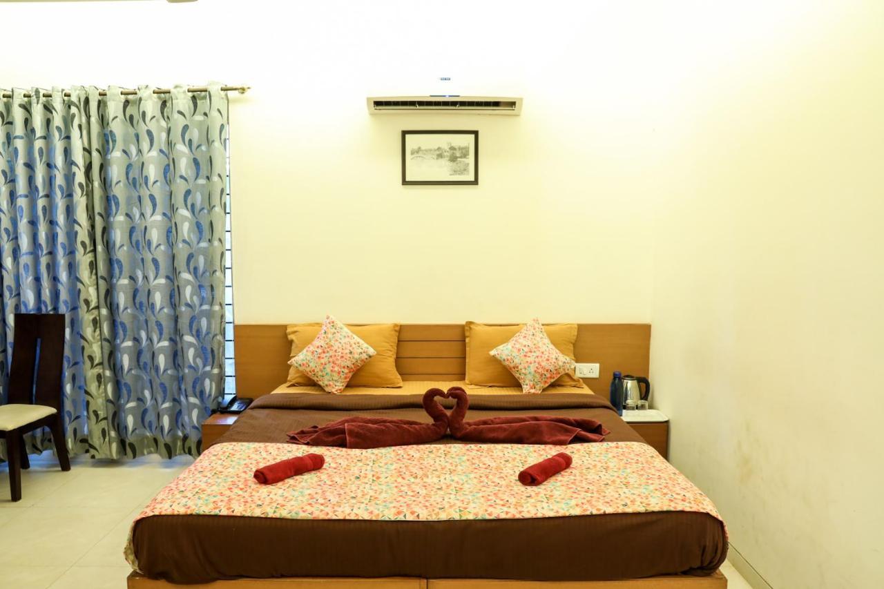 Surya Kiran Miramar Bed & Breakfast Panaji Bagian luar foto