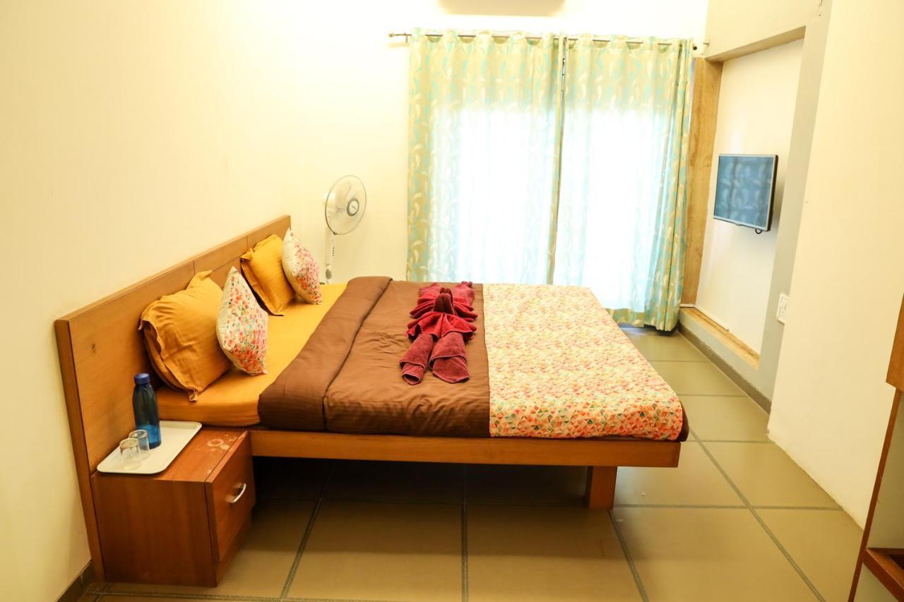 Surya Kiran Miramar Bed & Breakfast Panaji Bagian luar foto