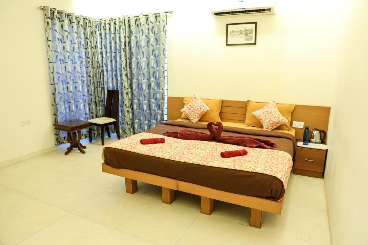 Surya Kiran Miramar Bed & Breakfast Panaji Bagian luar foto