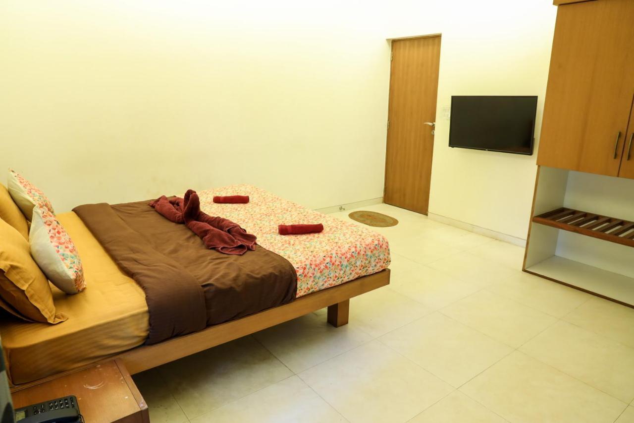 Surya Kiran Miramar Bed & Breakfast Panaji Bagian luar foto