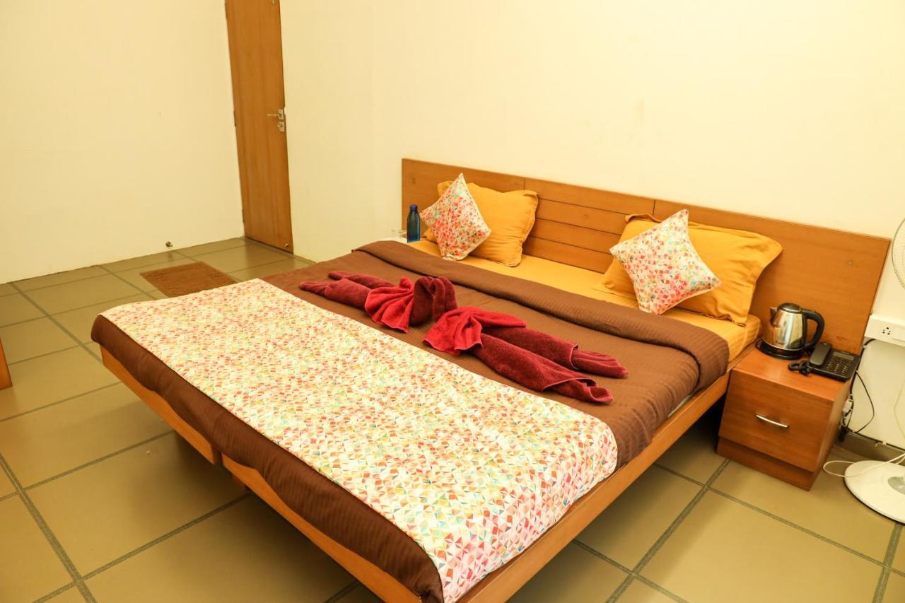 Surya Kiran Miramar Bed & Breakfast Panaji Bagian luar foto