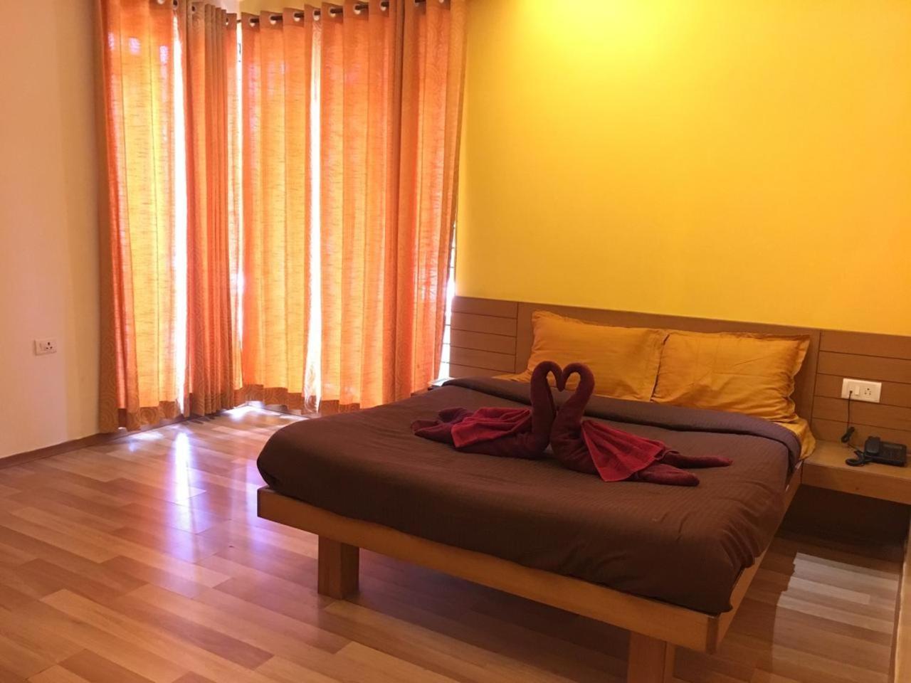 Surya Kiran Miramar Bed & Breakfast Panaji Bagian luar foto