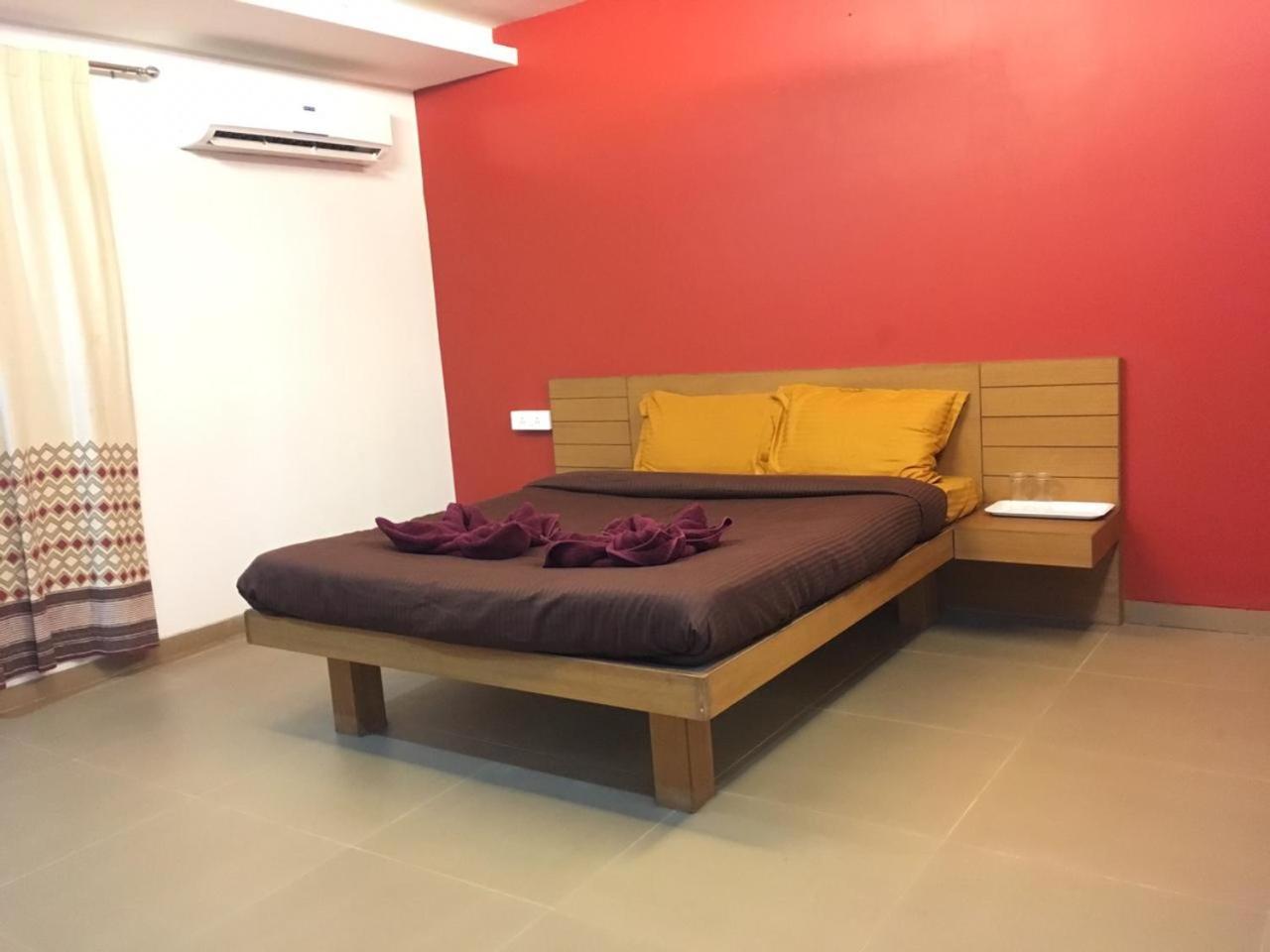 Surya Kiran Miramar Bed & Breakfast Panaji Bagian luar foto